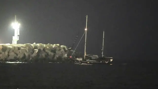 'Video thumbnail for Israeli navy towed the Madleen aid boat into the port of Ashdod'