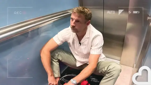 'Video thumbnail for F1's Jenson Button races Amanda Holden on our mini Go Kart track'