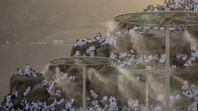 'Video thumbnail for Scorching heat challenges pilgrims at mount Arafat during sacred Hajj ritual'