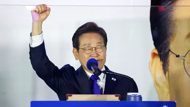 'Video thumbnail for Liberal Lee Jae-myung set to win South Korean presidential election as rival concedes'