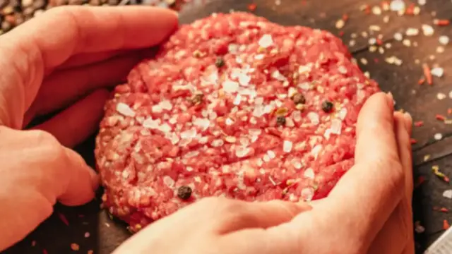 'Video thumbnail for Big Mistakes Everyone Makes When Grilling Burgers'