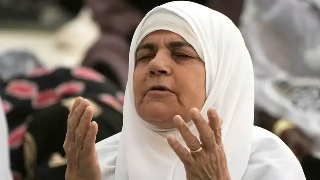 'Video thumbnail for Muslim pilgrims share deep spiritual fulfillment after completing Hajj'