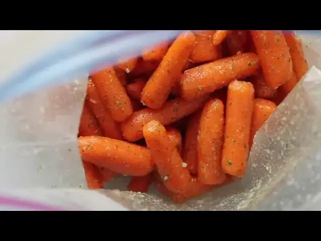 'Video thumbnail for Healthy side dish - Roasted ranch carrots'