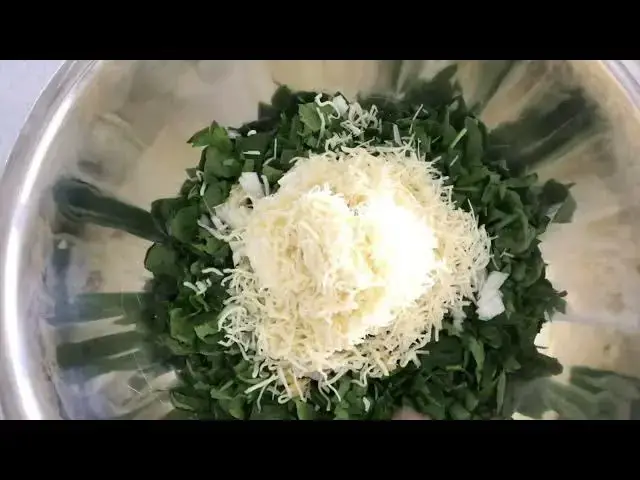 'Video thumbnail for How to make slow cooker spinach artichoke dip'