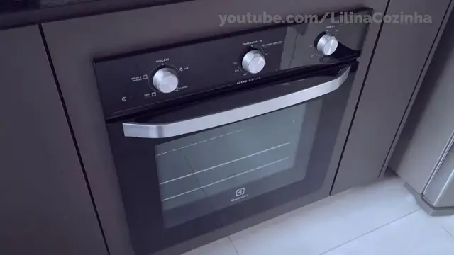 'Video thumbnail for FORNO ELÉTRICO DE EMBUTIR É BOM? Avaliação de 2 anos de uso Eletrolux OE60M'
