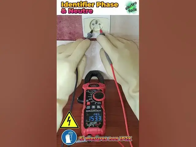 'Video thumbnail for Comment identifier la phase et le neutre sur une prise de courant avec un multimètre ?'