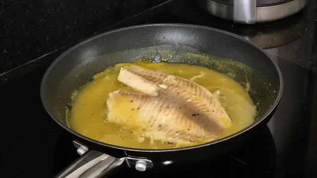 'Video thumbnail for PEIXE COM MOLHO DE LARANJA: filé de tilápia saboroso e fácil de fazer'