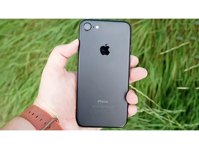 'Video thumbnail for iPhone 7 Review | Old body, Spectacular New Soul'