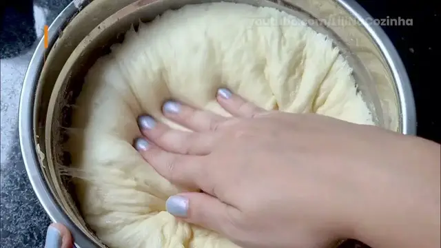 'Video thumbnail for PÃO DE LEITE CASEIRO na air fryer ou no forno (também pode congelar!)'