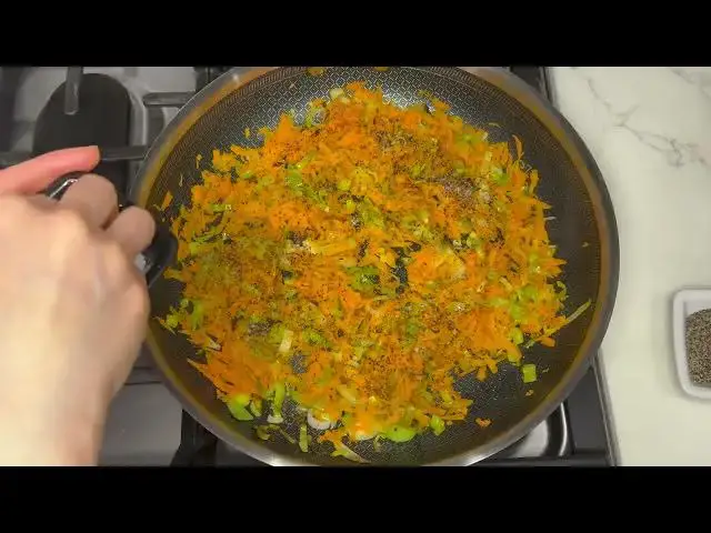 'Video thumbnail for Better Than Pizza  Quick   Easy Cheesy Potato Crust On a Budget 720P HD'