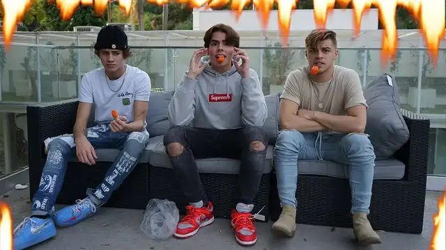 'Video thumbnail for HOT PEPPER CHALLENGE W/ TIKTOKERS'