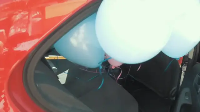 'Video thumbnail for Incredible Skydive Gender Reveal | Happily TV'