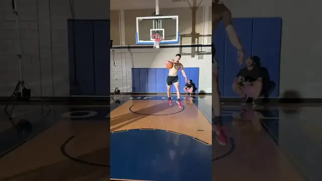 'Video thumbnail for Amazing Basketball Dunk -  High-Flying Skills'