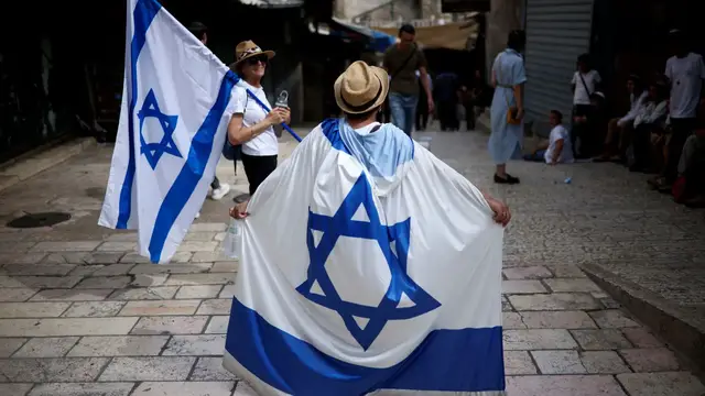 'Video thumbnail for Far-right Israelis storm Al-Aqsa, UNRWA compounds amid Jerusalem Day march'