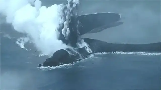 'Video thumbnail for Amazing Footage Shows Underwater Volcano In Japan Erupting'