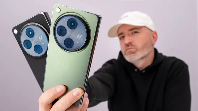 'Video thumbnail for OnePlus Open Fold Unboxing (Emerald Dusk vs Voyager Black)'