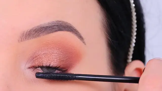 'Video thumbnail for Soft Bronze Eye Look To Smokey Bronze Eye MakeupTransformation'