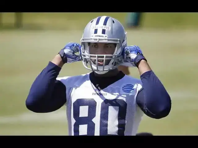 'Video thumbnail for law nation sports: rico gathers dallas cowboys film session'