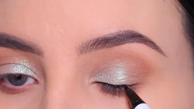 'Video thumbnail for Soft and easy eyelook for everyday wear'