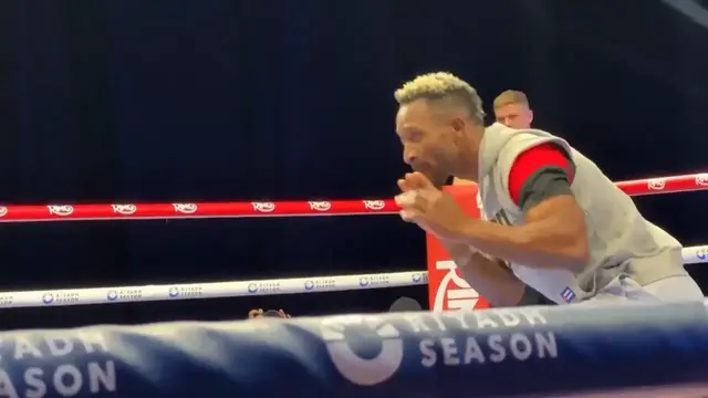'Video thumbnail for Scull holds open workout in Riyadh ahead of Canelo fight'