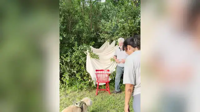 'Video thumbnail for Photographer Offering Free Portraits Surprised When Neighbor Brings Dog'