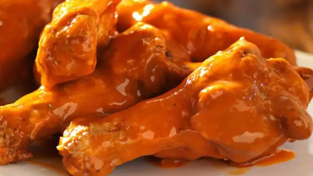 'Video thumbnail for Why Buffalo Wild Wings Is Struggling To Stay Open'