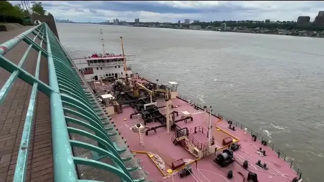 'Video thumbnail for Blast on Harlem barge kills veteran DEP worker'