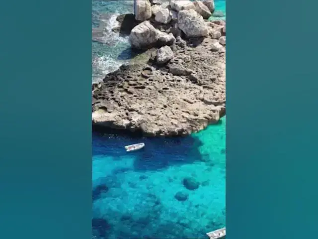 'Video thumbnail for 🏝️ Paradis Terrestre : Découvrez cette plage cachée de la Sardaigne ! 🌊#meilleursavis'