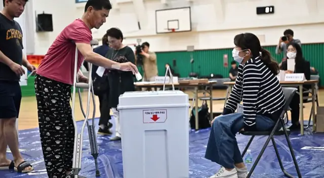 'Video thumbnail for South Korea votes in snap presidential poll after failed martial law bid'