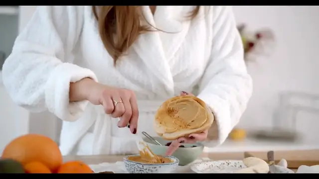 'Video thumbnail for Best Peanut Butter for Weight Gain: Choosing the Right Spread'