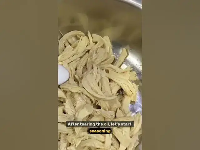 'Video thumbnail for How to make shredded chicken'