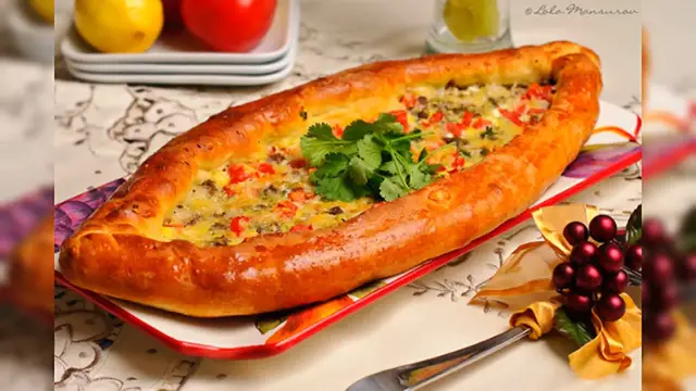 'Video thumbnail for Homemade Turkish Pide (Turkish Pizza) Recipe'