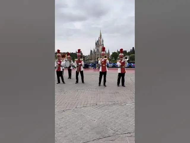 'Video thumbnail for We love the Tokyo Disneyland Band!'