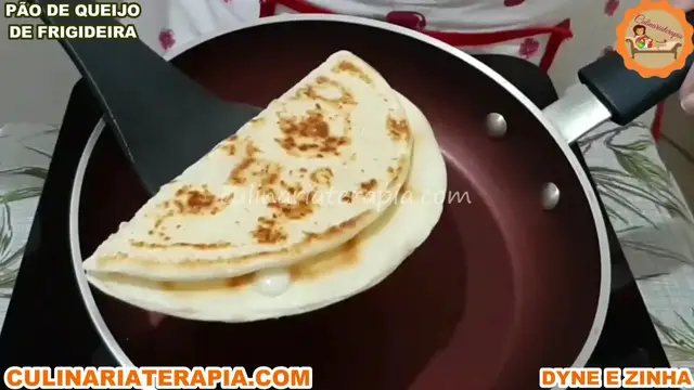 'Video thumbnail for Pão de Queijo Fácil e Rápido de Frigideira com Massa de Liquidificador'