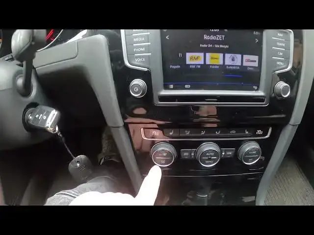 'Video thumbnail for How to Turn Maximum Front Windshield Airflow On or Off in Volkswagen Golf VII ( 2012 - 2020 )'