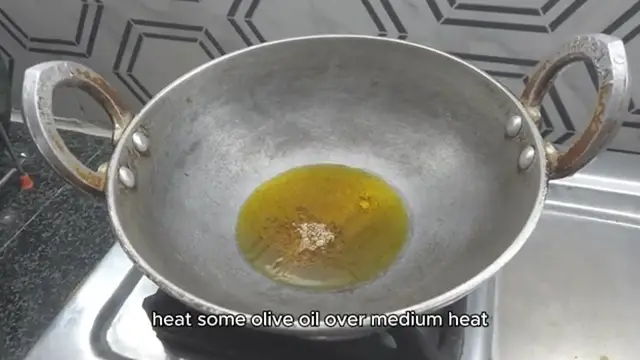 'Video thumbnail for Spaghetti Aglio e Olio Recipe'
