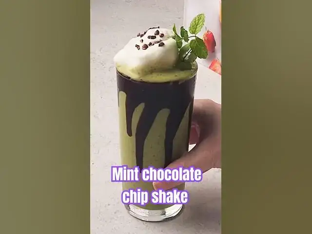 'Video thumbnail for How to make a mint chocolate chip shake from almonds, bananas, spinach, and dates'