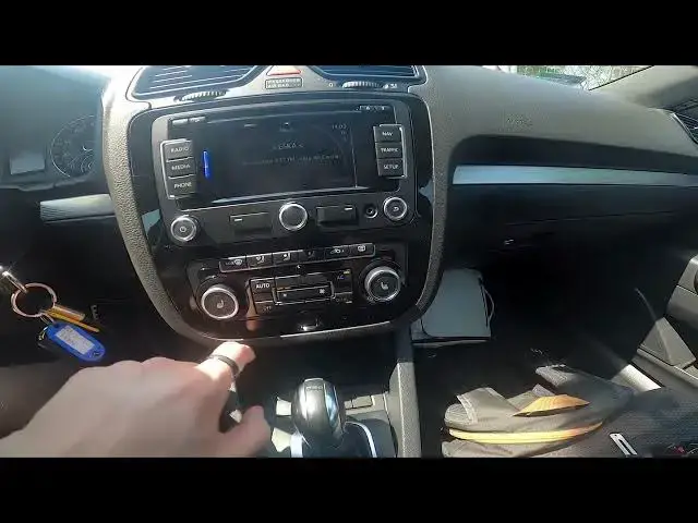 'Video thumbnail for How to Turn Maximum Front Windshield Airflow On or Off in Volkswagen Scirocco III ( 2008 - 2017 )'