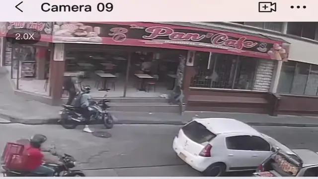 'Video thumbnail for Mujer hace caer a un adulto mayor que murió por las lesiones'