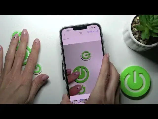 'Video thumbnail for How to Take Live Photo on iPhone 14 Plus'