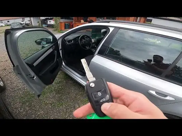 'Video thumbnail for How to Lower and Raise the Windows Using Key Fob in Skoda Octavia III ( 2013 – 2020 )'
