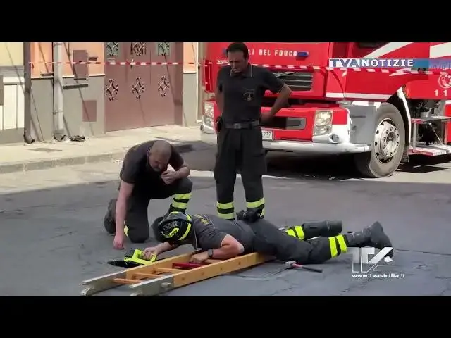 'Video thumbnail for Adrano. Proseguono i lavori in via Catania dopo il cedimento di un tratto di strada. Si è già proced'