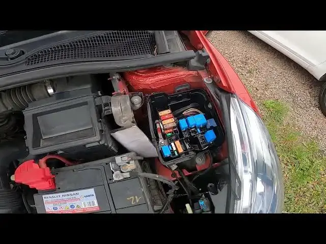 'Video thumbnail for Where is Fuse Box Under the Hood in the Renault Clio IV ( 2012 – 2019 ) - Find Fuse Box'