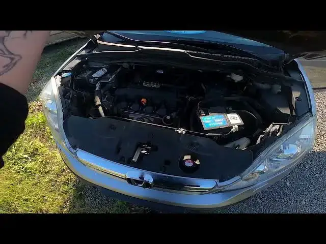 'Video thumbnail for How to Lift the Hood Up in Honda CR-V III ( 2006 – 2012 ) - Open Bonnet by Lever'