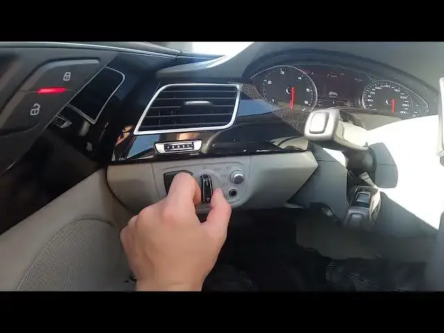 'Video thumbnail for How to Enable or Disable Automatic Lights in AUDI A8 D4 ( 2010 – 2017 ) - Use Auto Lights'