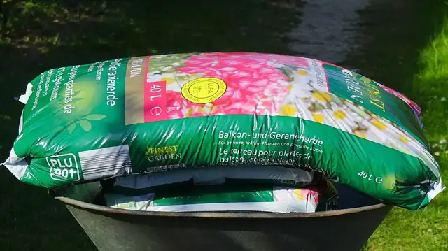 'Video thumbnail for Introduction To Potting Soil For Container Garden'