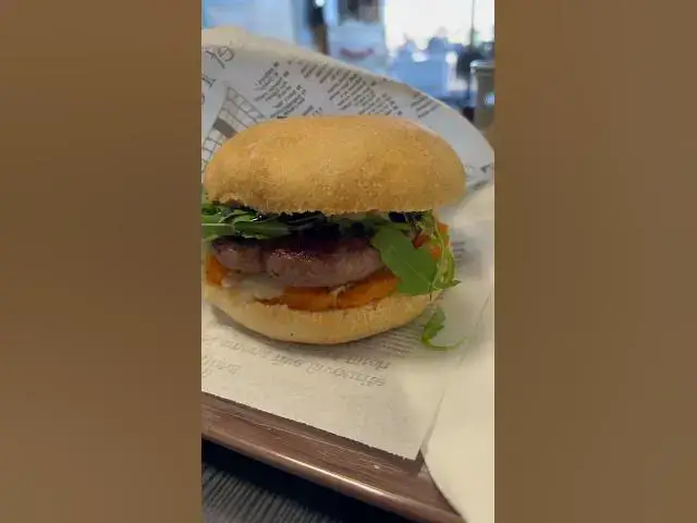 'Video thumbnail for Panino stagionale gourmet 🍔 | Salamella, Provola e Crema di Zucca a Felino (Parma)'