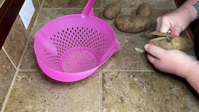 'Video thumbnail for The BEST Crockpot BACON CHEESEBURGER SOUP (720p 30fps)'