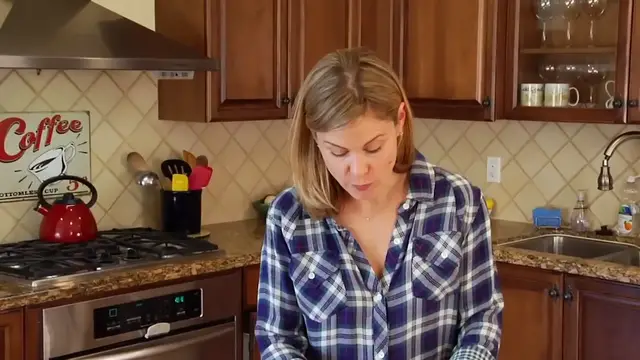 'Video thumbnail for ROASTED SPAGHETTI SQUASH _ how to roast spaghetti squash(720P_HD)'