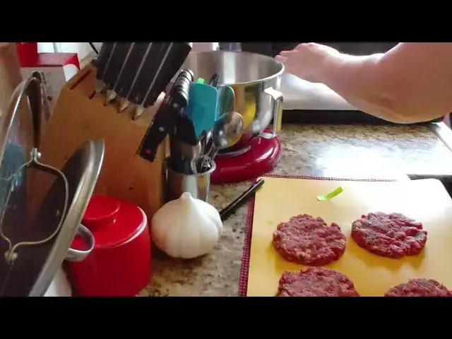 'Video thumbnail for How to Freeze and Vacuum Seal Burgers'
